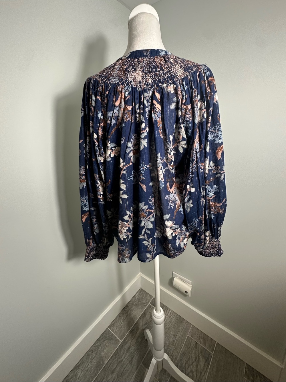 Anthropology Long Sleeve  Smocked  Jacquard Top Size Medium - Picture 9 of 17